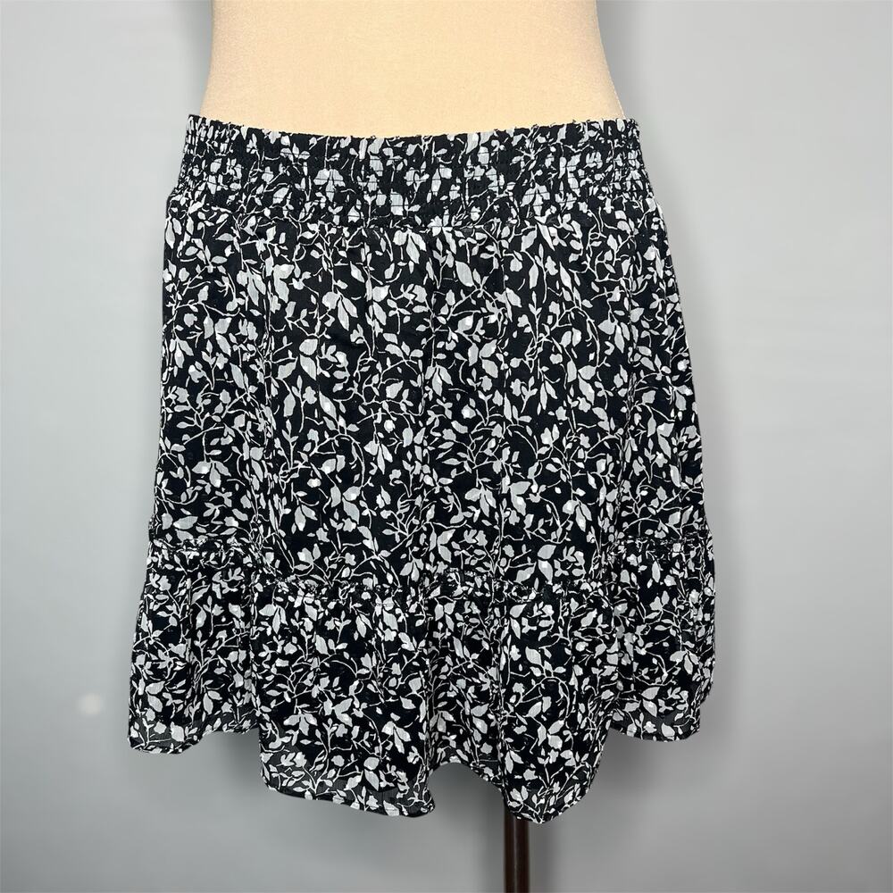 Ann Taylor Loft A-Line Skirt Large Womens Black White Floral Mini Pull On Ruffle